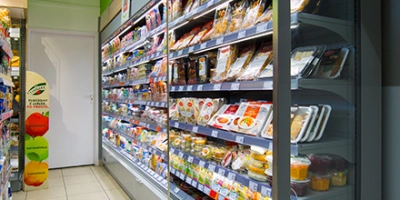 Compact external dimensions with deep shelf